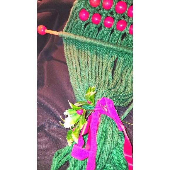 Vintage Handmade Macrame Christmas Wall Hanging Decoration With Red Wood Beads H - Picture 6 of 8